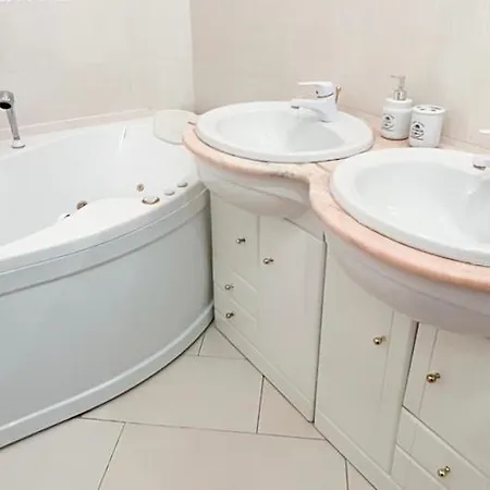 150m2 Center Three Bedrooms Wellness Appartement *