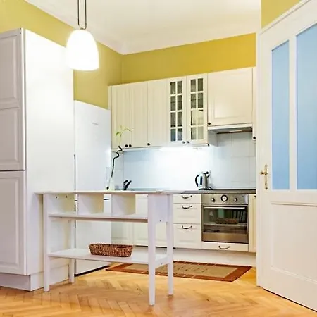 150m2 Center Three Bedrooms Wellness 아파트